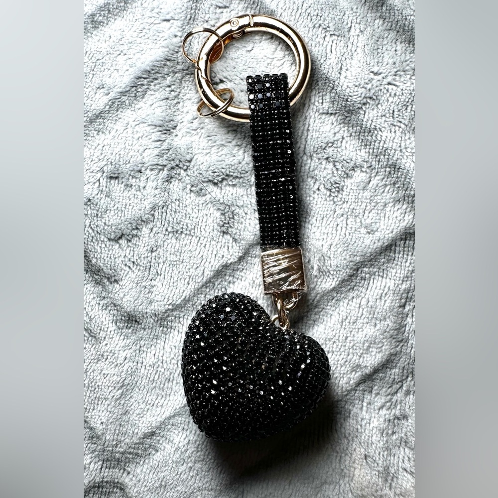 Black Rhinestone Heart Keychain Accessory🖤✨